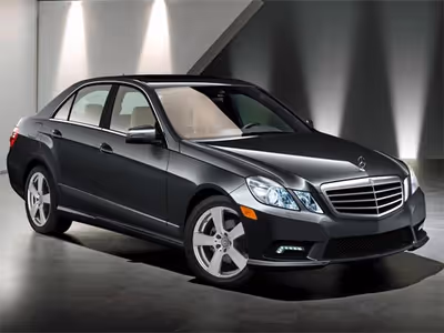 E Class Sedan Puzzle logo
